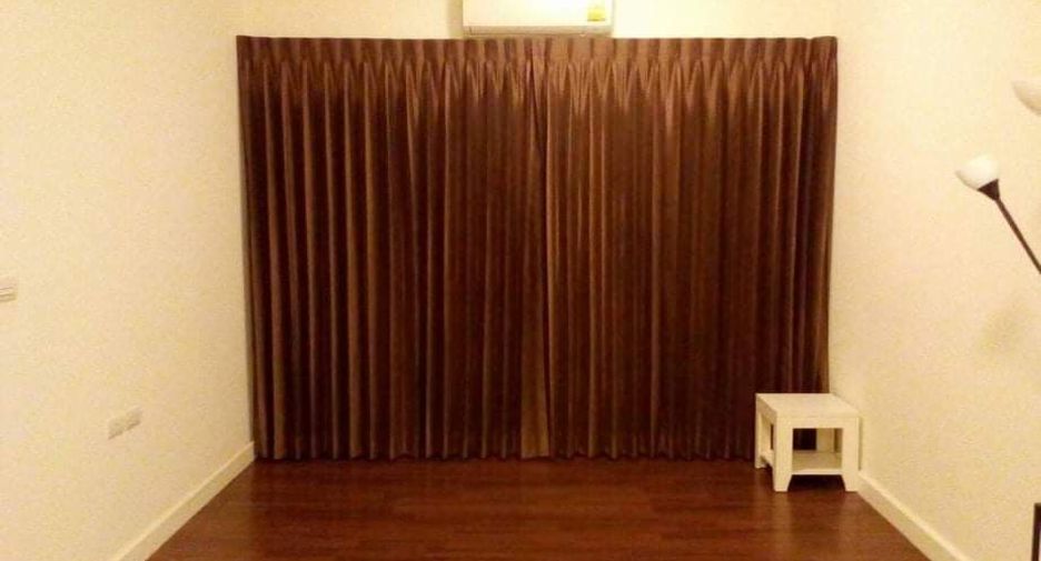For rent 3 bedrooms townhouse in Bang Kapi, Bangkok