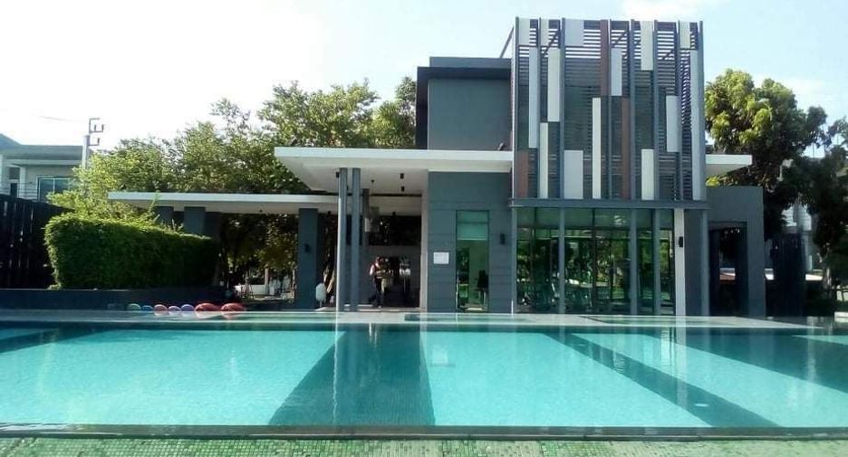 For rent 3 bedrooms townhouse in Bang Kapi, Bangkok