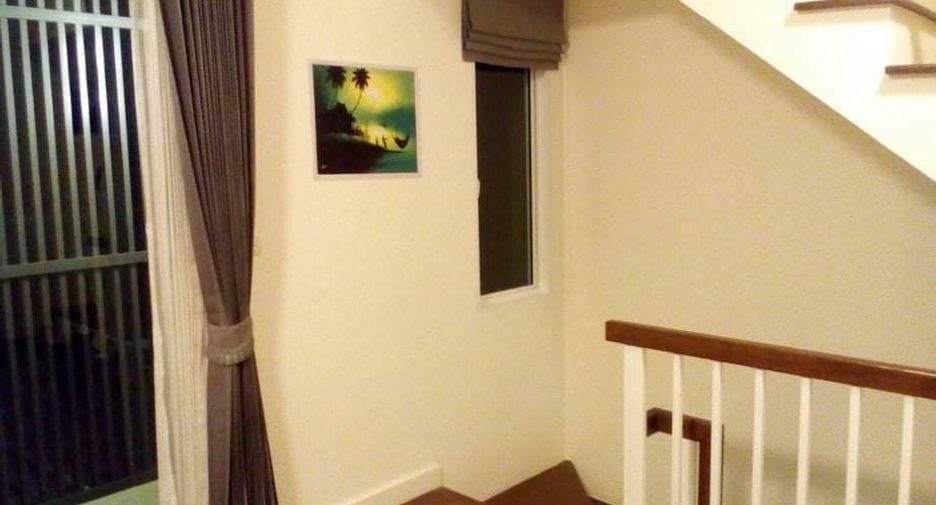 For rent 3 bedrooms townhouse in Bang Kapi, Bangkok