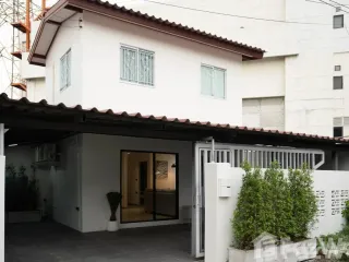 For rent 3 bedrooms house in Huai Khwang, Bangkok