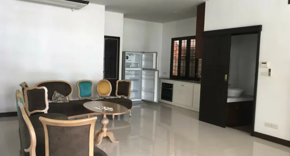 For rent 3 bedrooms townhouse in Watthana, Bangkok