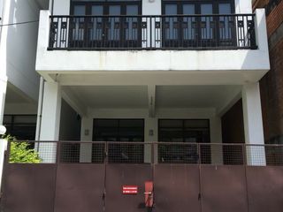 Reihenhaus zur Miete mit 3 Zimmer in Watthana, Bangkok