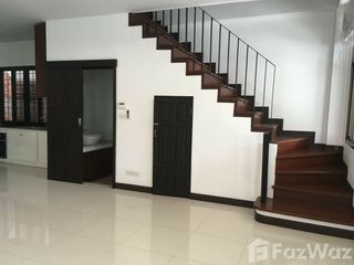 Reihenhaus zur Miete mit 3 Zimmer in Watthana, Bangkok