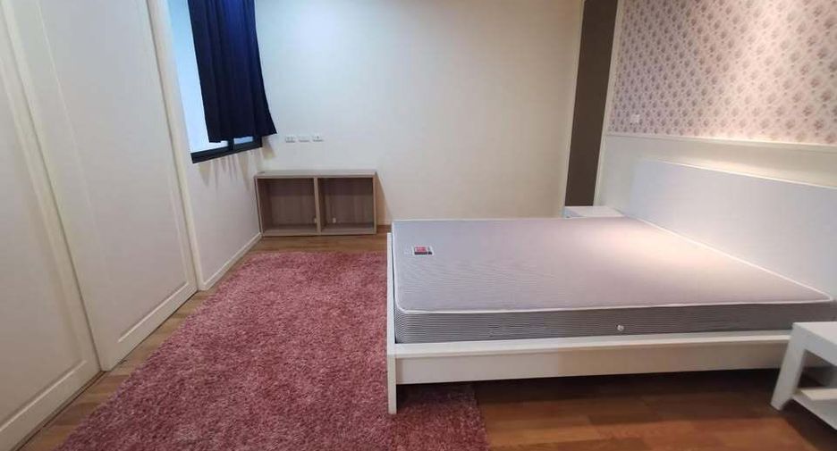For rent 2 bedrooms condo in Huai Khwang, Bangkok
