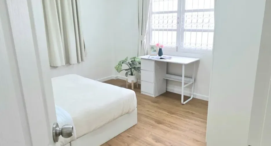 Haus zur Miete mit 4 Zimmer in Huai Khwang, Bangkok
