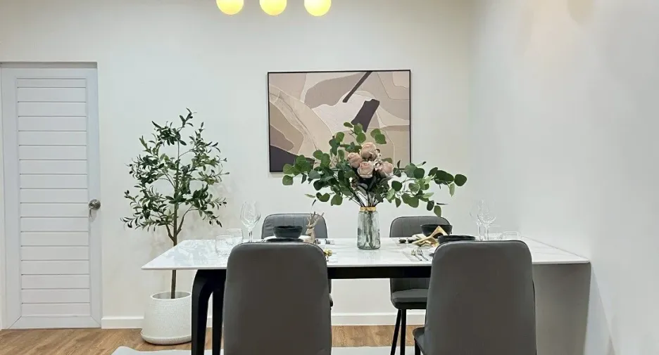 Haus zur Miete mit 4 Zimmer in Huai Khwang, Bangkok