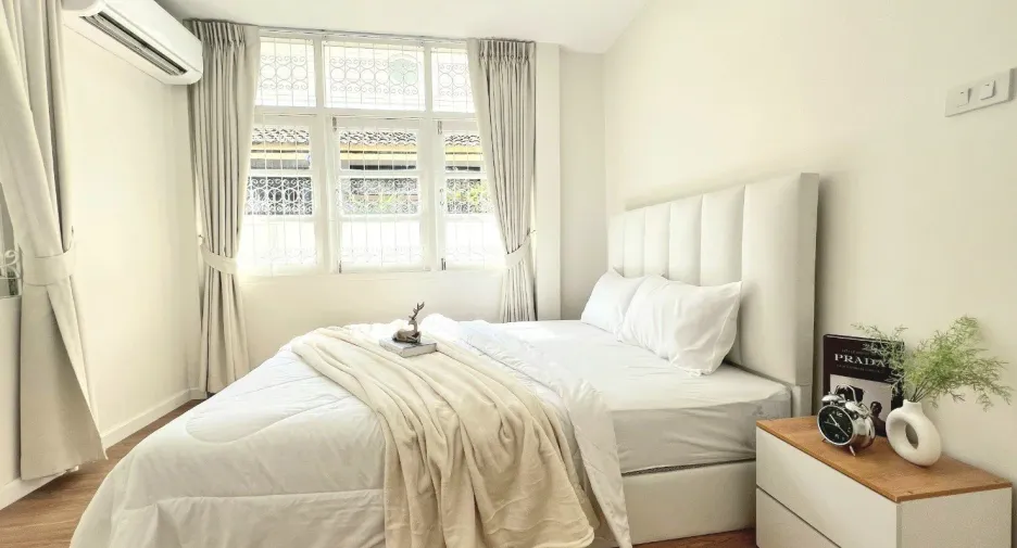 Haus zur Miete mit 4 Zimmer in Huai Khwang, Bangkok