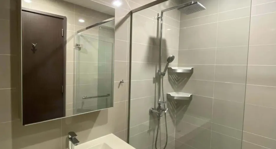 For rent 1 bed condo in Pathum Wan, Bangkok