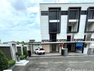 For rent 3 bedrooms townhouse in Khan Na Yao, Bangkok