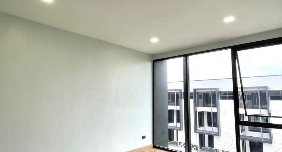 For rent 3 ベッドルーム townhouse in Khan Na Yao, Bangkok
