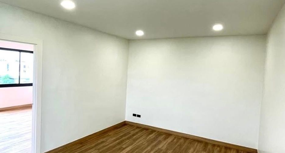 For rent 3 ベッドルーム townhouse in Khan Na Yao, Bangkok