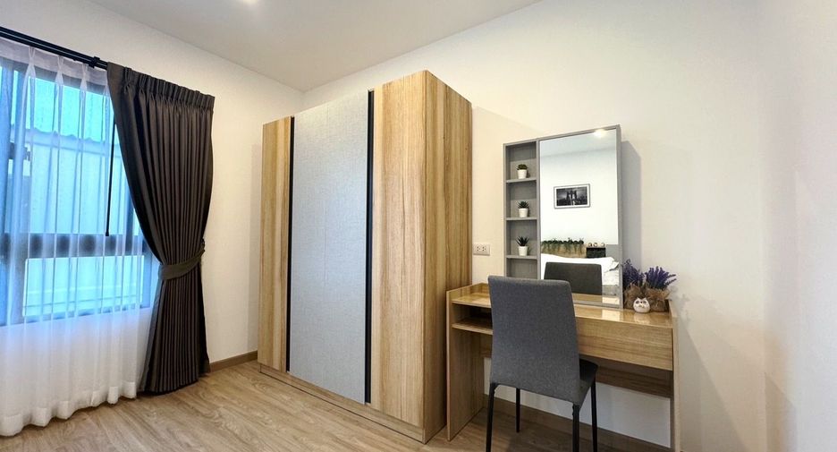 For rent 3 bedrooms townhouse in Saphan Sung, Bangkok