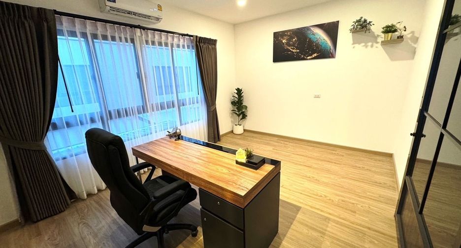 For rent 3 bedrooms townhouse in Saphan Sung, Bangkok
