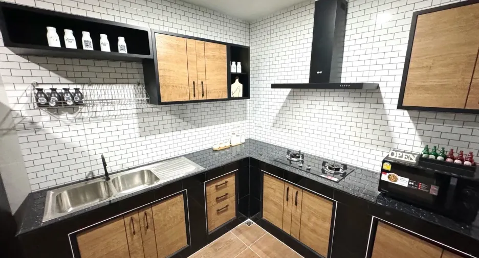For rent 3 bedrooms townhouse in Saphan Sung, Bangkok