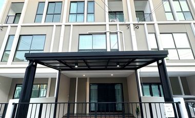 ให้เช่า 3 ห้องนอน ทาวน์เฮ้าส์ ใน สะพานสูง, กรุงเทพฯ