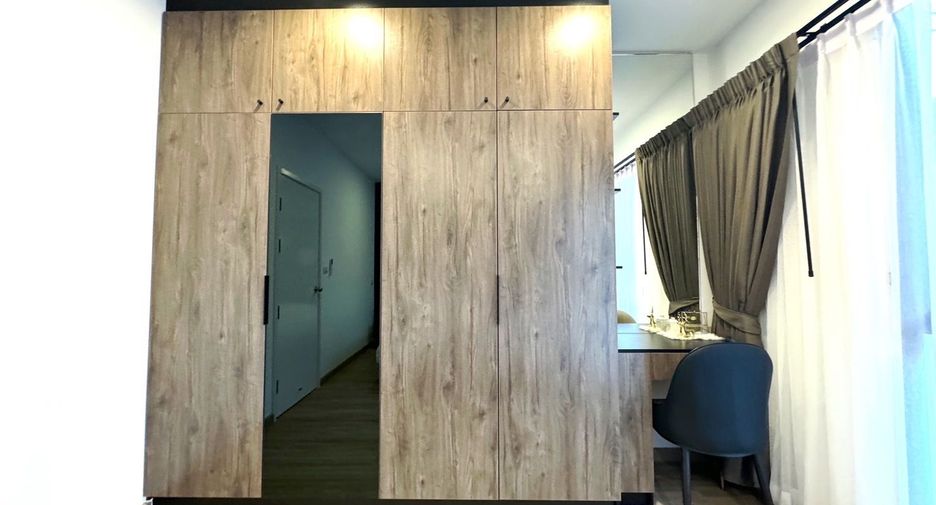 For rent 3 bedrooms townhouse in Saphan Sung, Bangkok