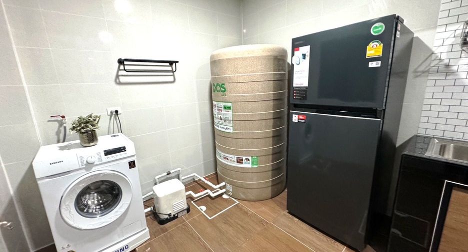 For rent 3 bedrooms townhouse in Saphan Sung, Bangkok