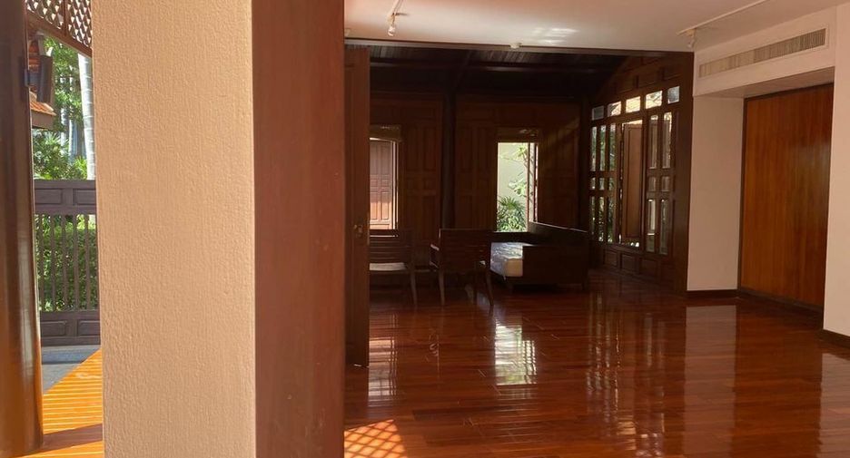 For rent 3 bedrooms house in Khlong Toei, Bangkok