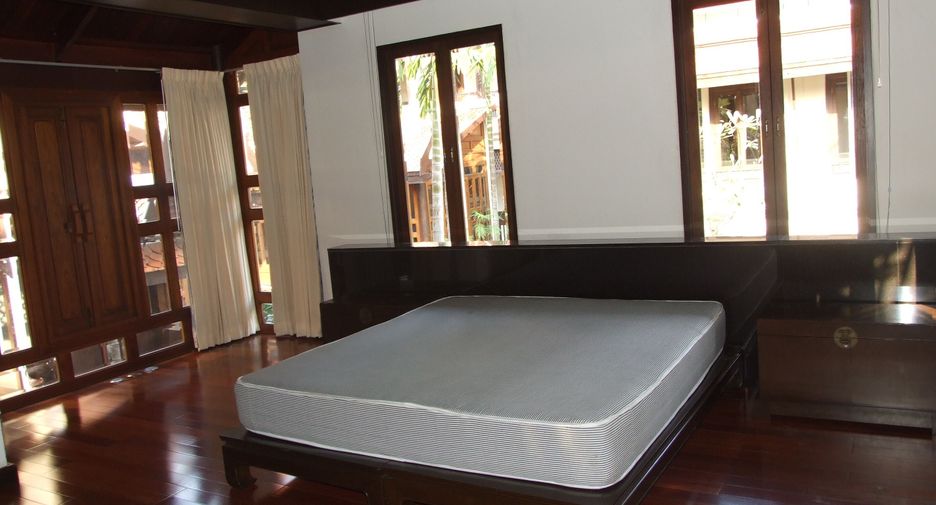 For rent 3 bedrooms house in Khlong Toei, Bangkok
