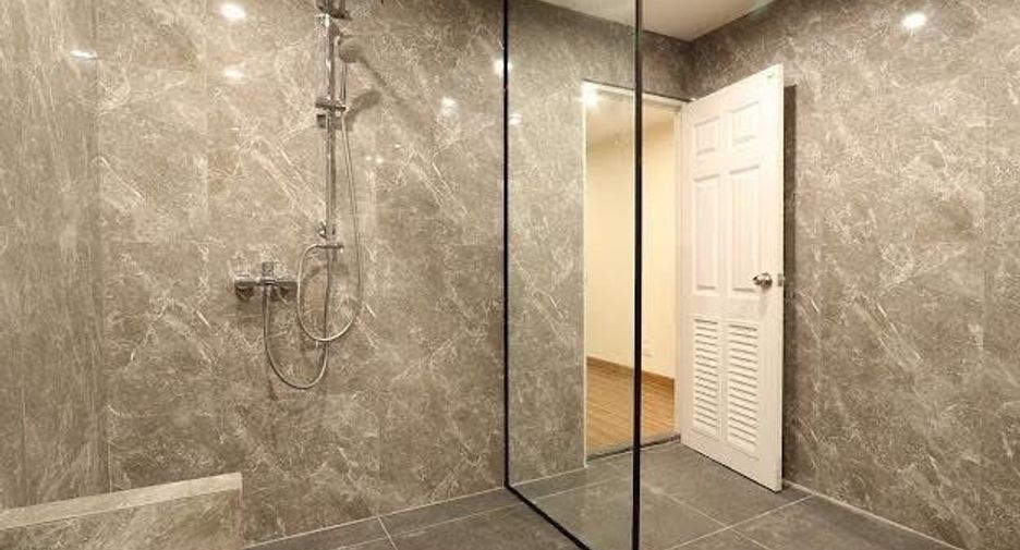 For rent 3 bedrooms condo in Bang Na, Bangkok