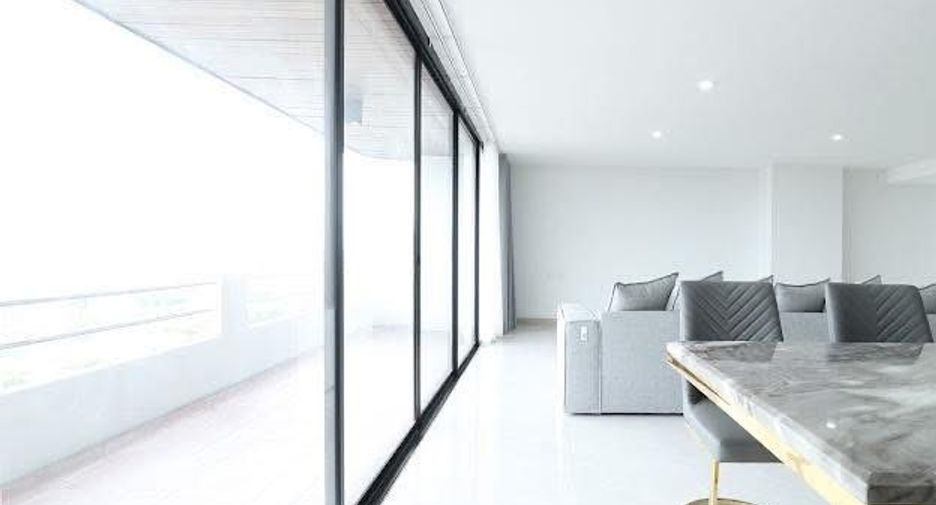 For rent 3 bedrooms condo in Bang Na, Bangkok