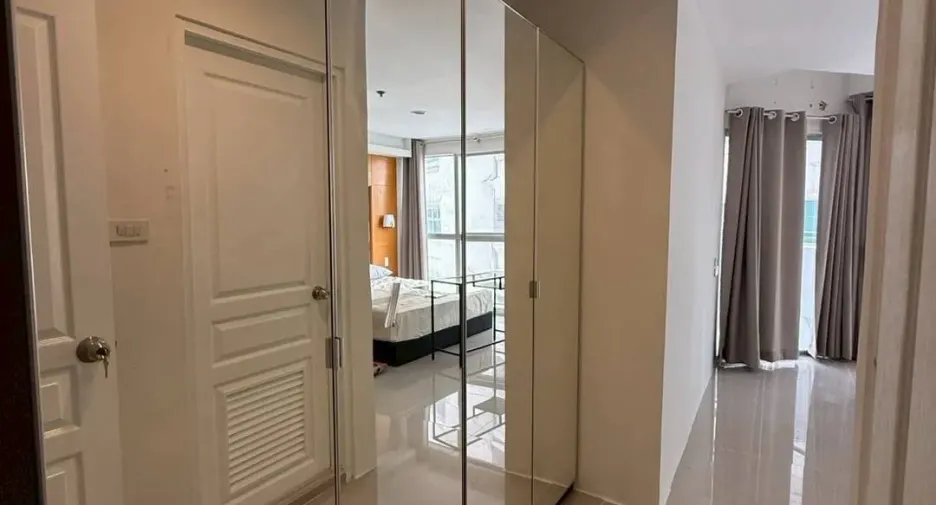 ให้เช่า 6 ห้องนอน คอนโด ใน คลองเตย, กรุงเทพฯ