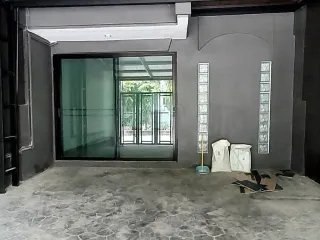 For rent 3 bedrooms townhouse in Bang Na, Bangkok