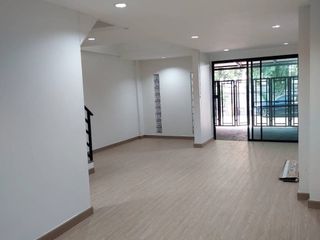 For rent 3 bedrooms townhouse in Bang Na, Bangkok