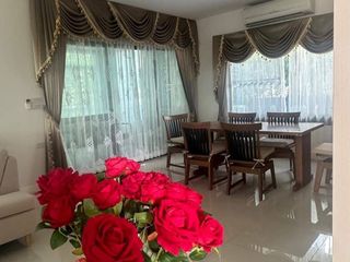 À louer 4 chambres maison à Bang Khae, Bangkok