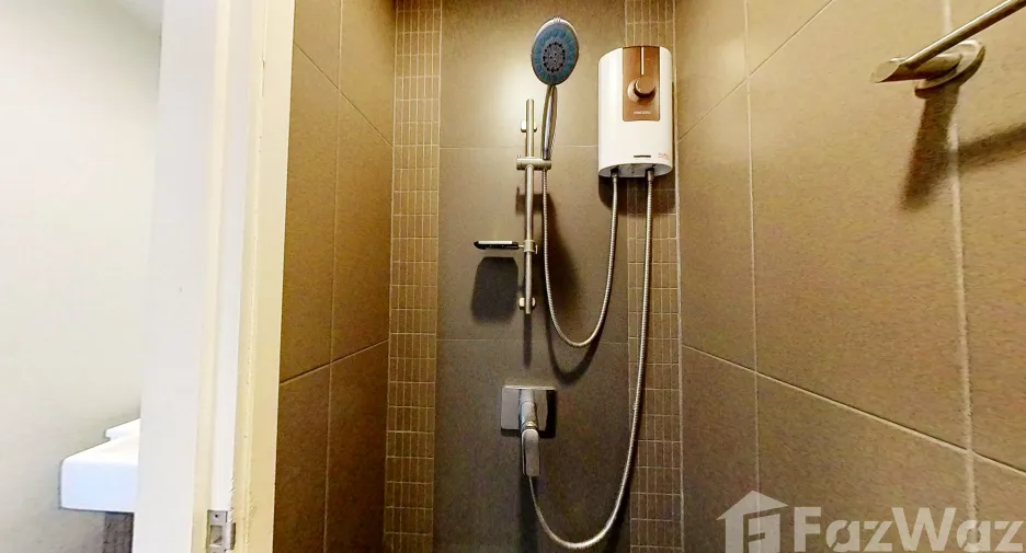 For rent 2 bedrooms condo in Huai Khwang, Bangkok