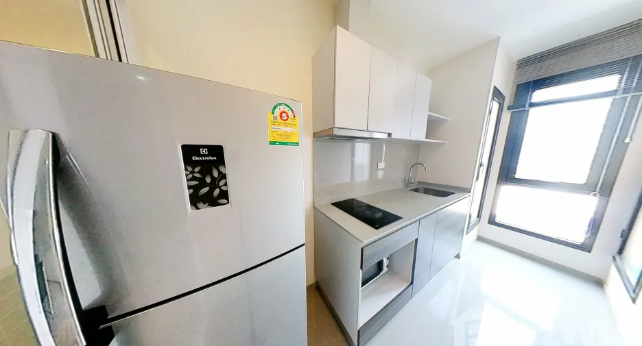 For rent 2 bedrooms condo in Huai Khwang, Bangkok