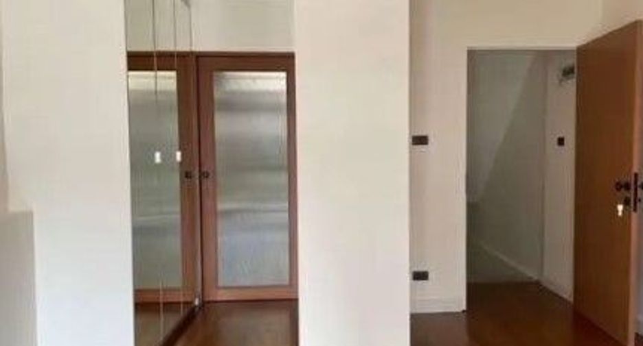 Gewerbefläche zur Miete mit 3 Zimmer in Watthana, Bangkok