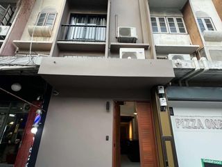 For rent 3 bedrooms retail Space in Watthana, Bangkok