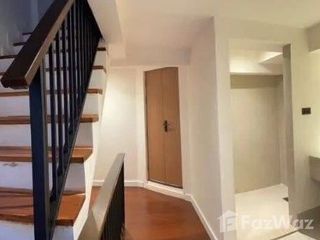 For rent 3 bedrooms retail Space in Watthana, Bangkok