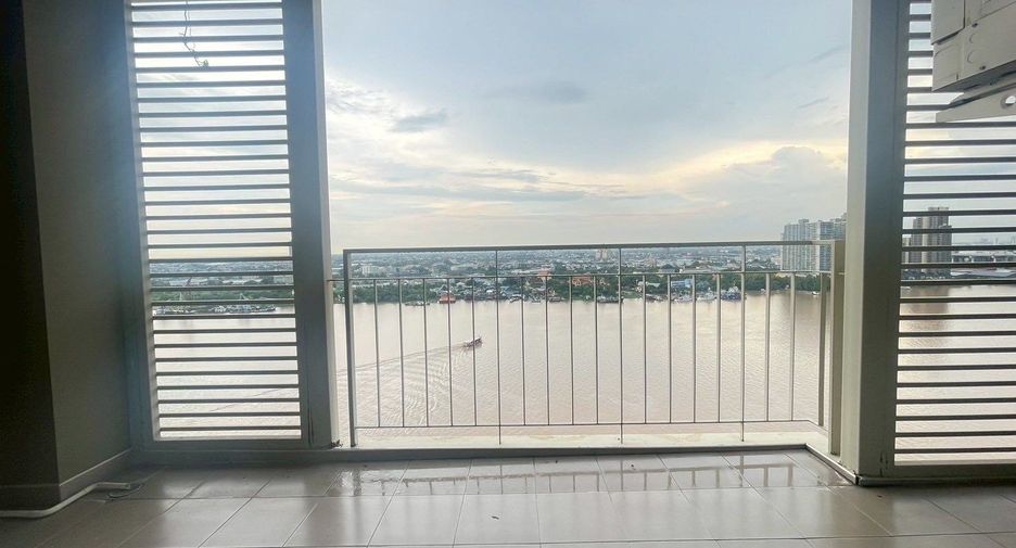 À louer 3 chambres condo à Yan Nawa, Bangkok