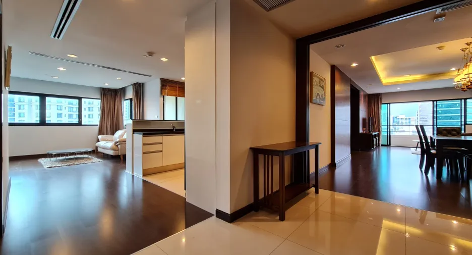 For rent 3 bedrooms condo in Sathon, Bangkok