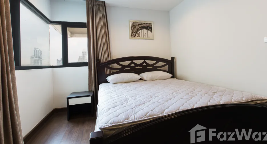 For rent 3 bedrooms condo in Sathon, Bangkok