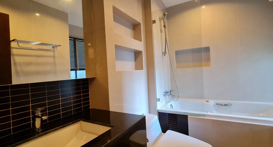 For rent 3 bedrooms condo in Sathon, Bangkok