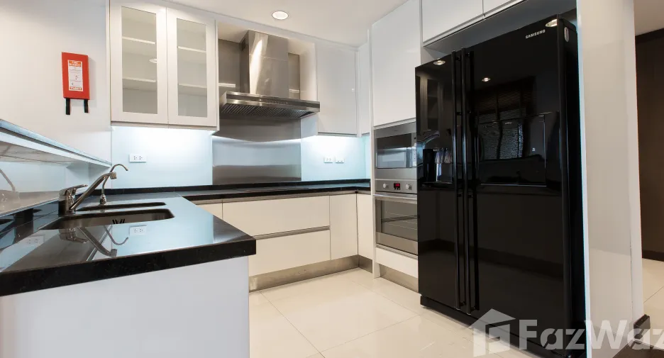 For rent 3 bedrooms condo in Sathon, Bangkok