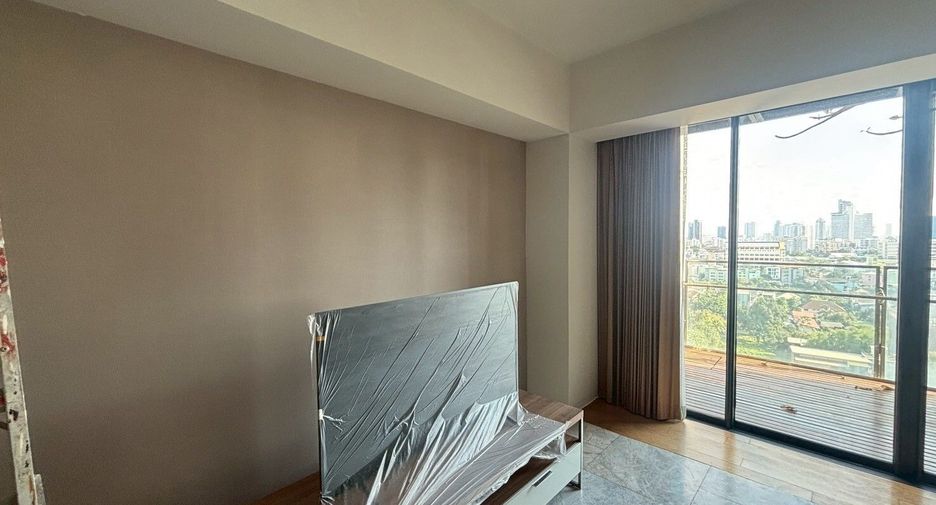For rent 3 bedrooms condo in Sathon, Bangkok