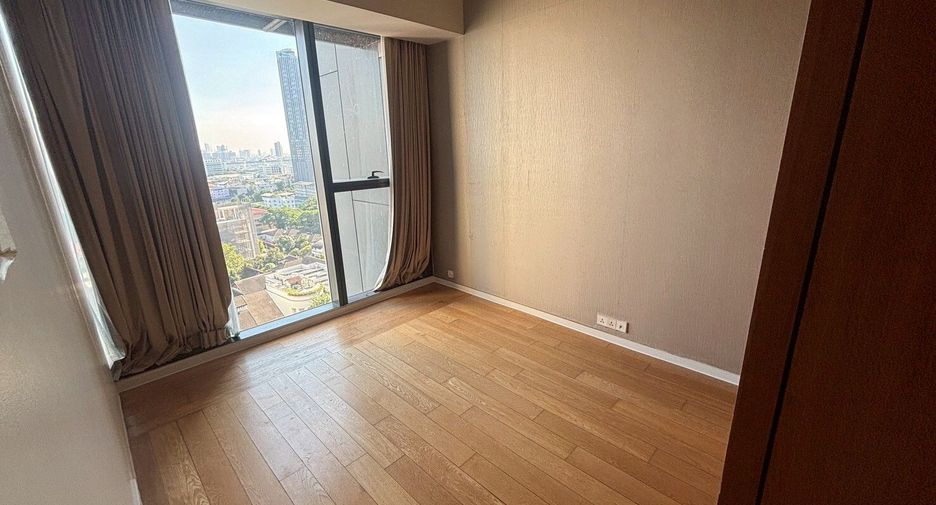 For rent 3 bedrooms condo in Sathon, Bangkok
