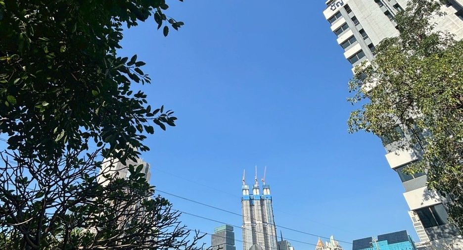 For rent 3 bedrooms condo in Sathon, Bangkok