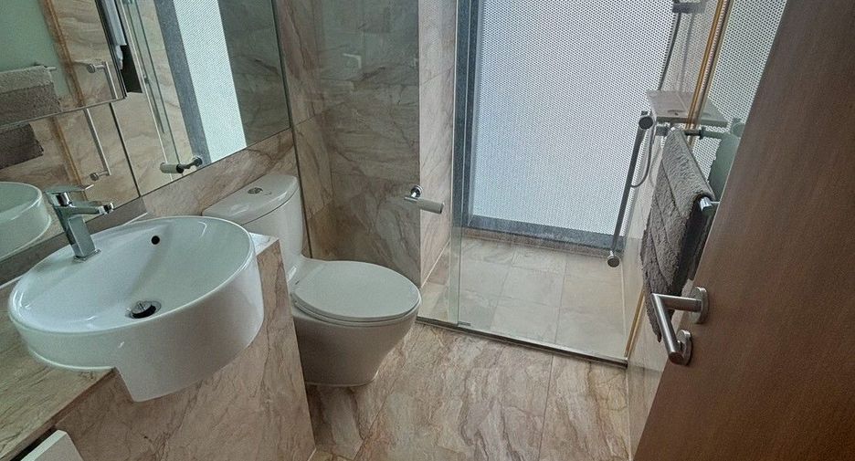 For rent 3 bedrooms condo in Sathon, Bangkok