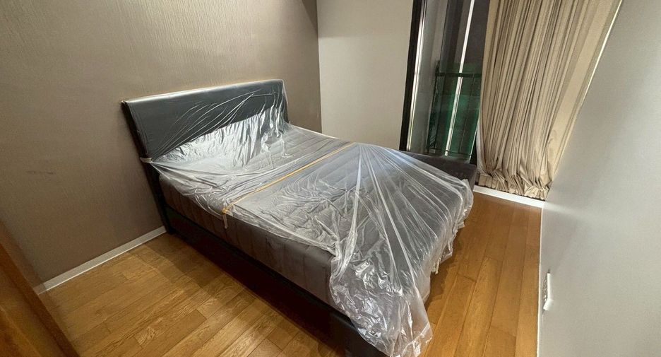 For rent 3 bedrooms condo in Sathon, Bangkok