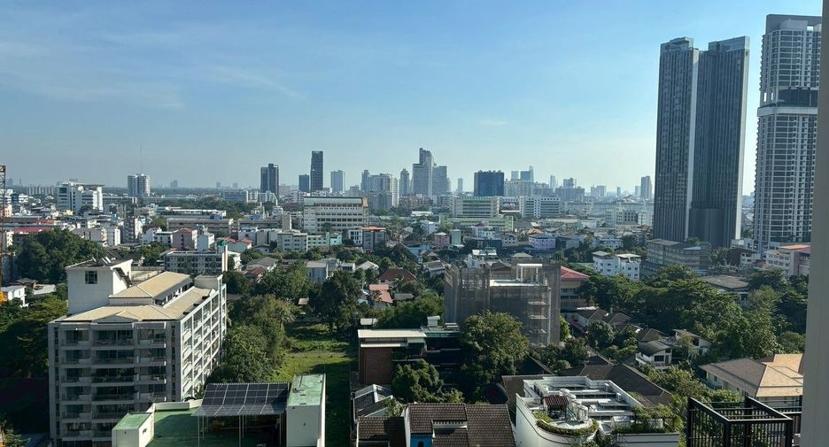 For rent 3 bedrooms condo in Sathon, Bangkok