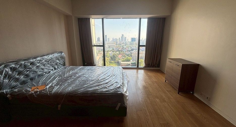 For rent 3 bedrooms condo in Sathon, Bangkok