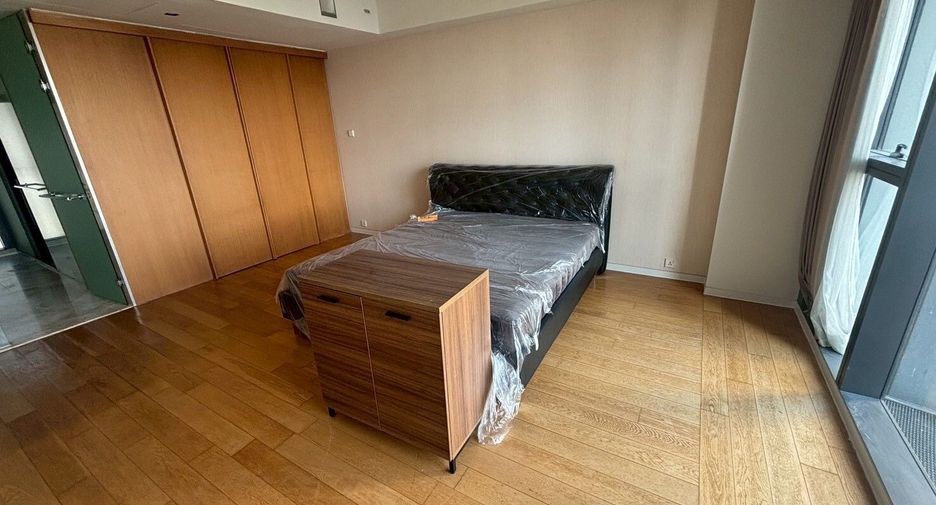 For rent 3 bedrooms condo in Sathon, Bangkok