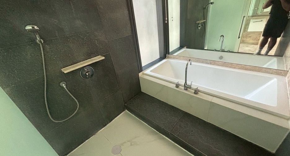 For rent 3 bedrooms condo in Sathon, Bangkok