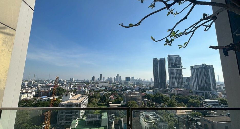 For rent 3 bedrooms condo in Sathon, Bangkok