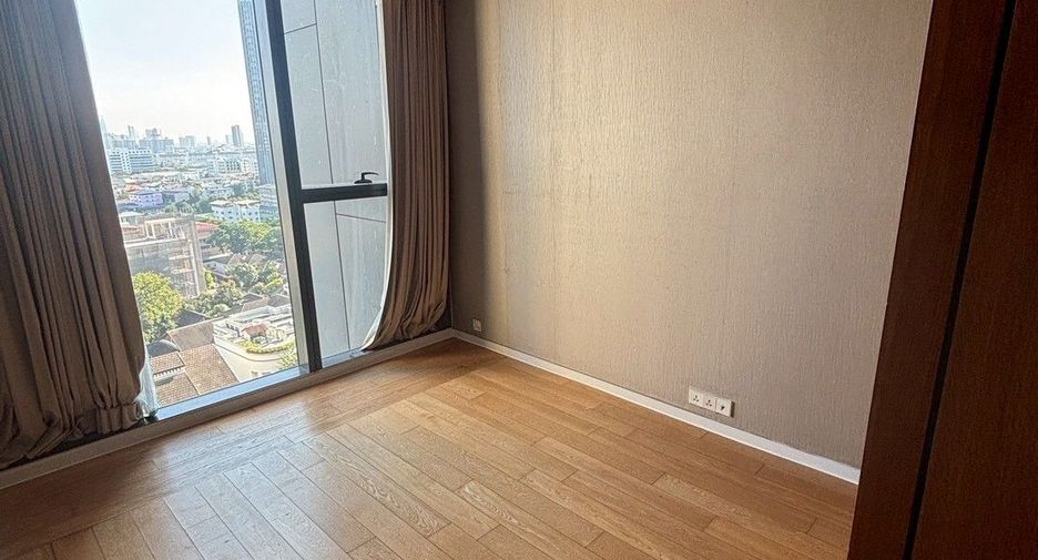For rent 3 bedrooms condo in Sathon, Bangkok